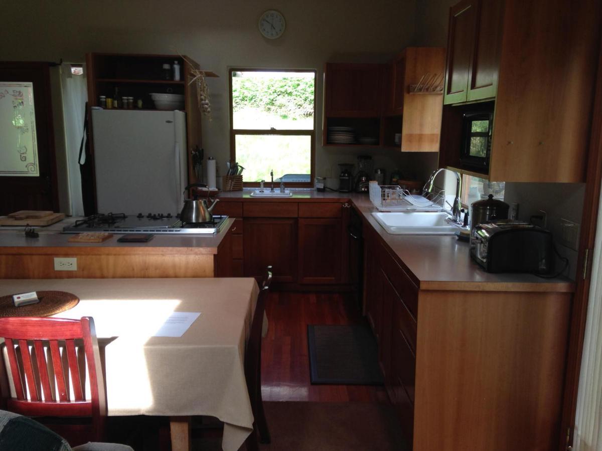 Отель Nettles Farm Lummi Island Экстерьер фото